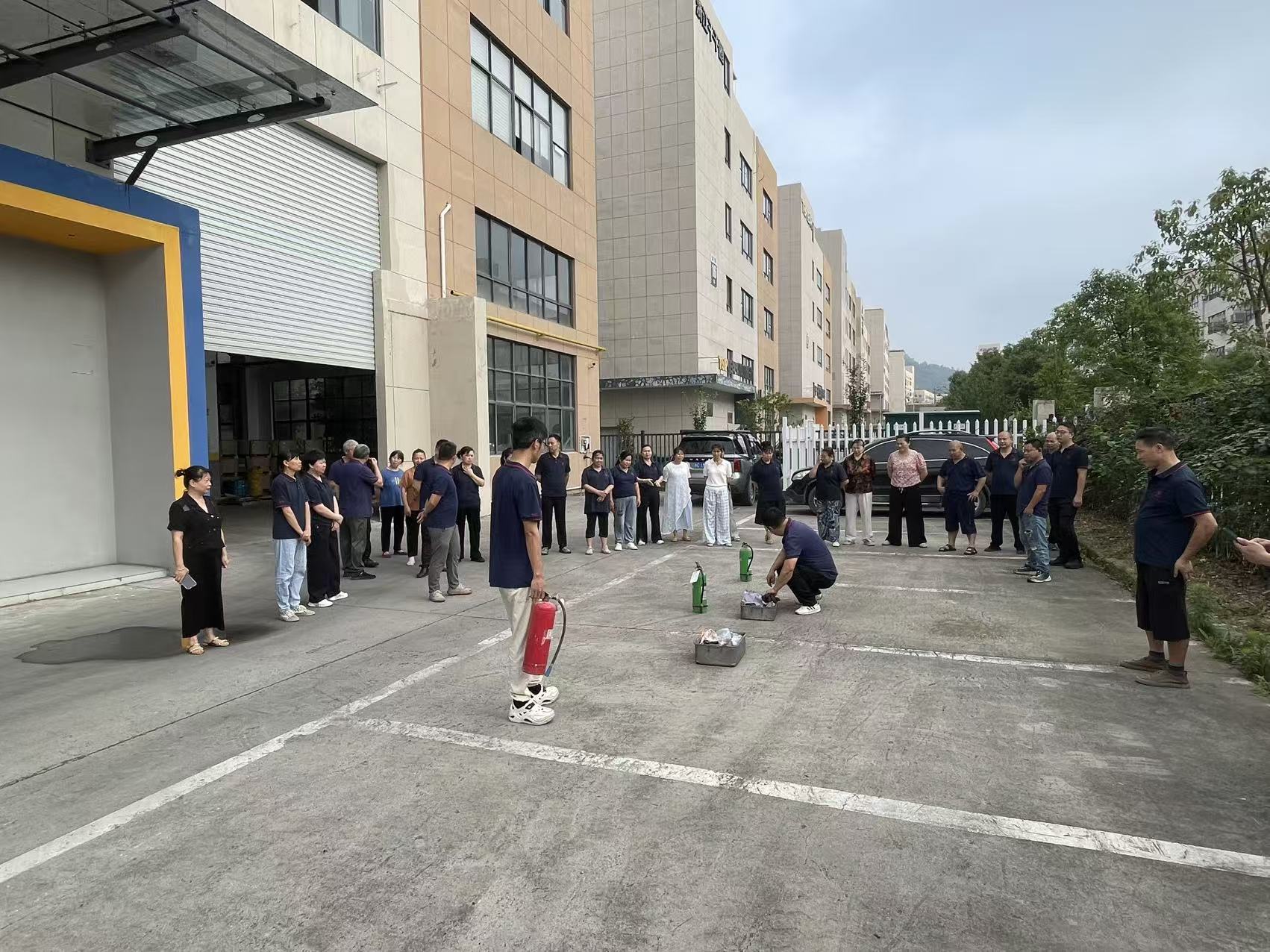 تعزيز الوعي بالسلامة من الحرائق وبناء دفاع آمن – شركة Zhejiang Yaodong Intelligent Manufacturing Technology Co., Ltd. تجري تدريبات على السلامة من الحرائق